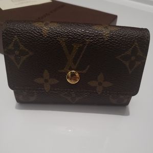 Like New LV card case